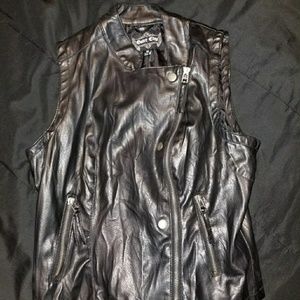 Black polyester vest